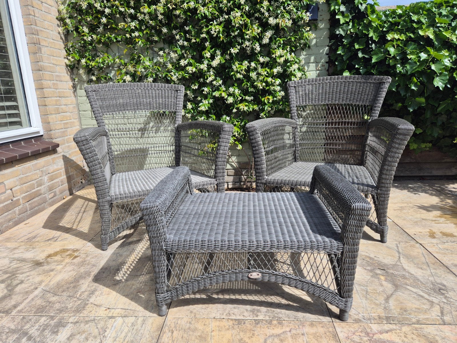 Borek tuinset 2 fauteuils + voetenbankje/tafeltje, Ophalen, Wicker, Bijzettafel
