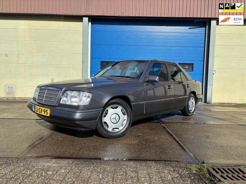 Mercedes-Benz E-klasse 200 AUTOMAAT! 180DKM NAP! Origineel N, Automaat, Gebruikt, 4 cilinders, 722 kg