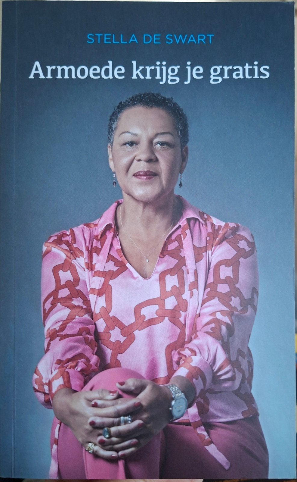Stella de Swart - Armoede krijg je gratis, Ophalen of Verzenden, Zo goed als nieuw, Stella de Swart, Nederlands