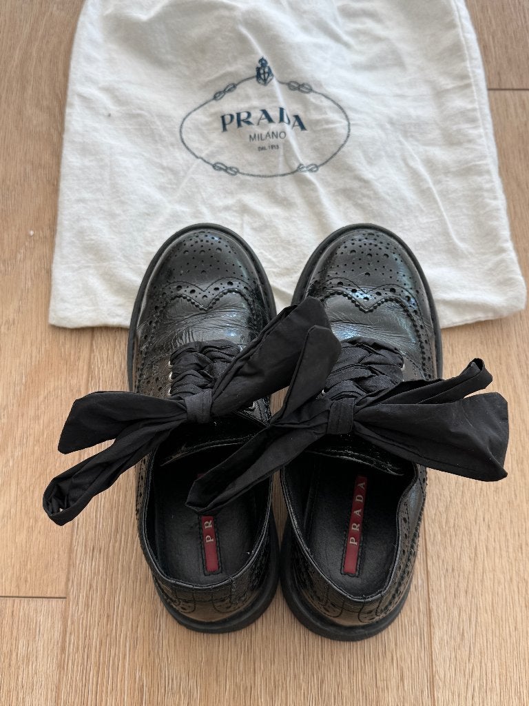 Prada kinderschoenen maat 31 – zwart lakleer – met stofzak, Gebruikt, Meisje, Schoenen, Ophalen of Verzenden