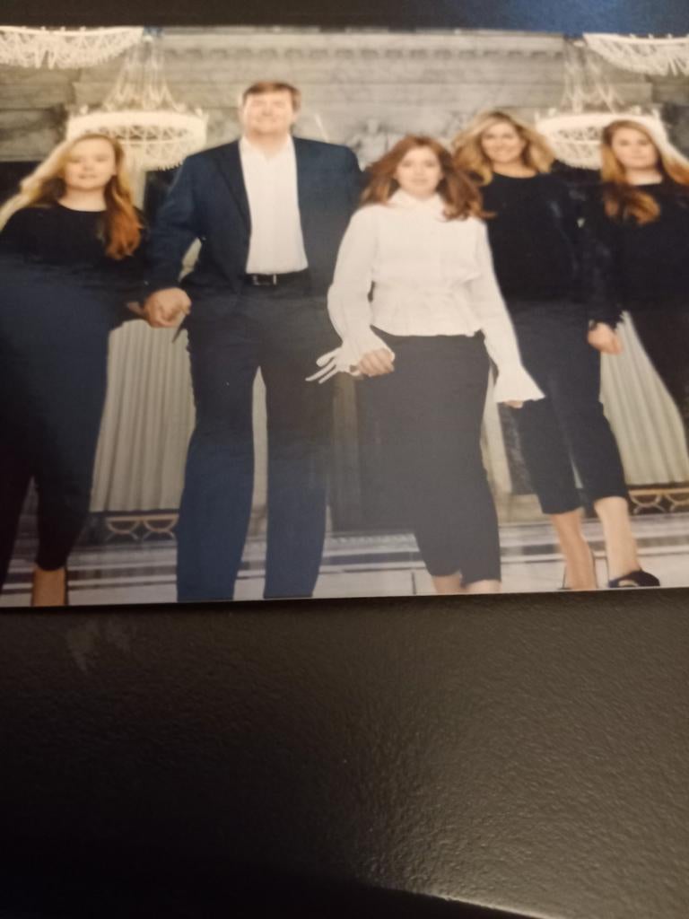 Foto koningshuis  gemaakt  bij tentoonstelling Erwin Olaf., Verzenden, Nieuw, Kaart, Foto of Prent