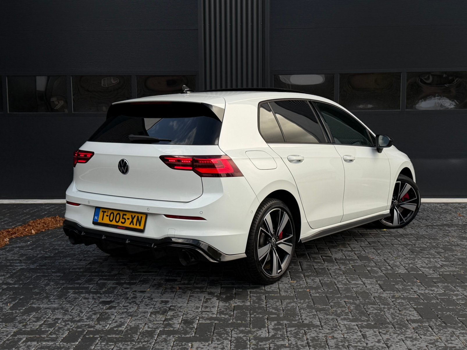 Volkswagen Golf 1.4 GTE/Pano/Akra/IQ/ACC/Camera/stuurVW/18”/, Auto's, Zwart, 4 cilinders, Alcantara, Wit