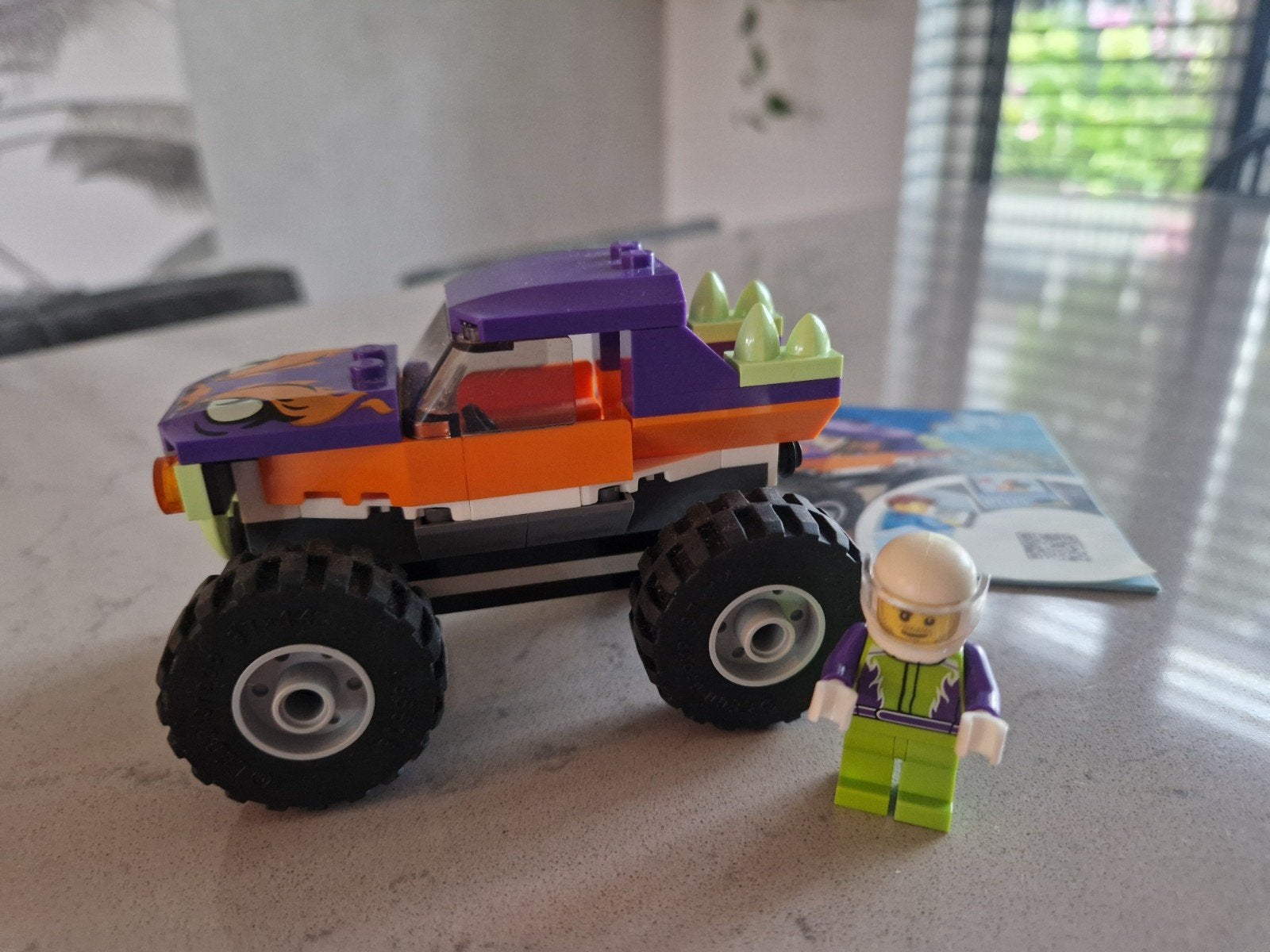 LEGO City 60251 Monstertruck met minifiguur en boekje, Ophalen of Verzenden, Zo goed als nieuw, Overige merken