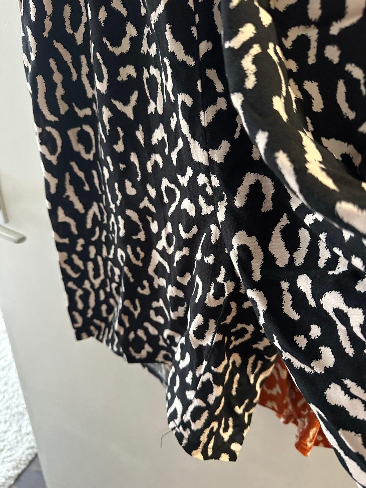 Leopard Print Jumpsuit - Zwart en Oranje, Kleding | Dames, Verzenden, Zo goed als nieuw, Maat 42/44 (L), Zwart