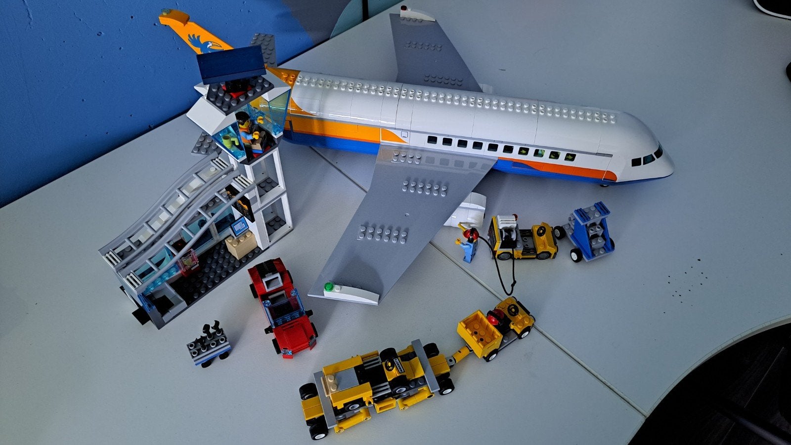 Lego City Vliegveld met vliegtuig en voertuigen, Lego, Ophalen of Verzenden, Complete set, Compleet