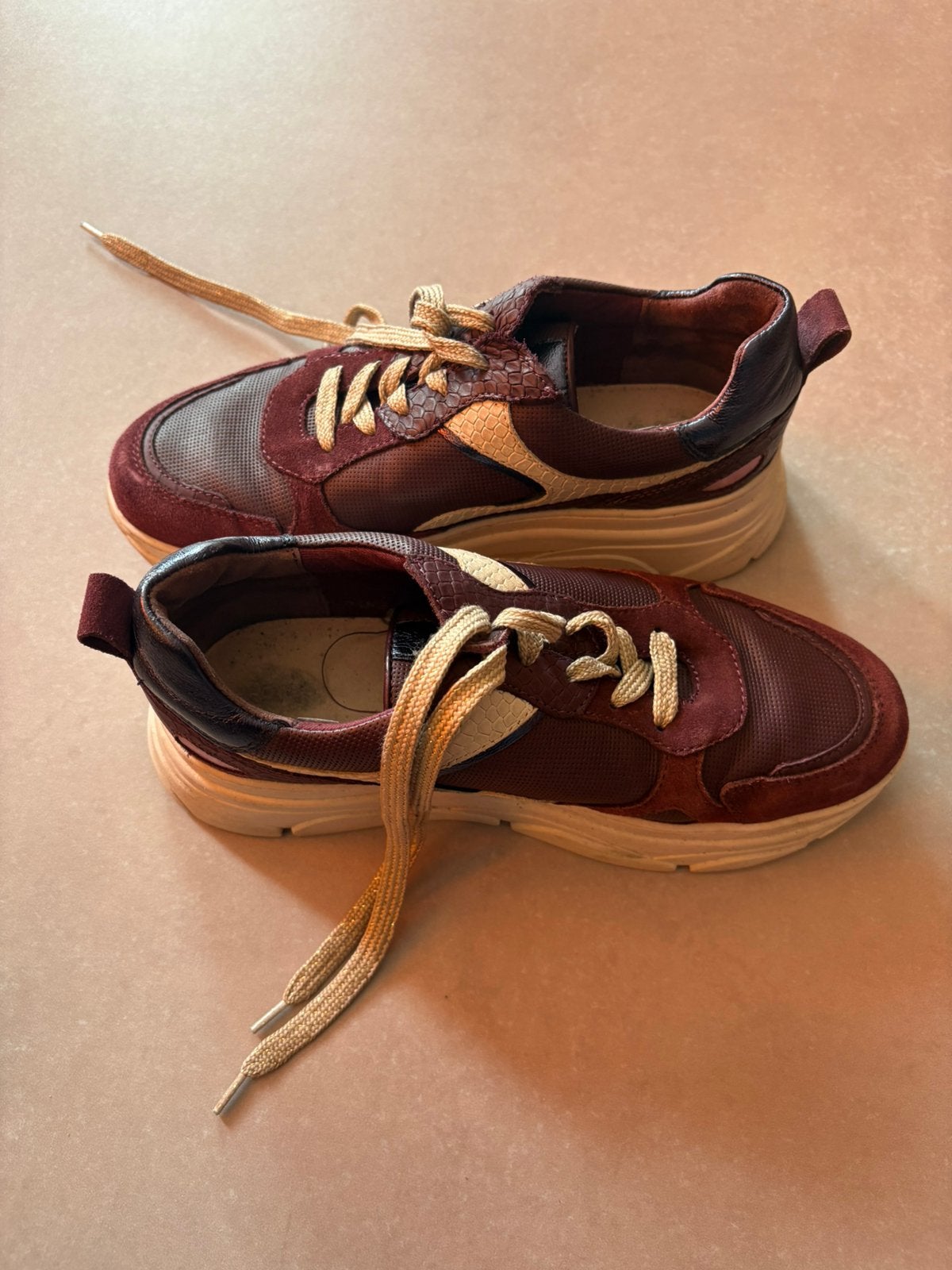 Bladz sneakers maat 40, Kleding | Dames, Schoenen, Ophalen, Zo goed als nieuw, Sneakers of Gympen