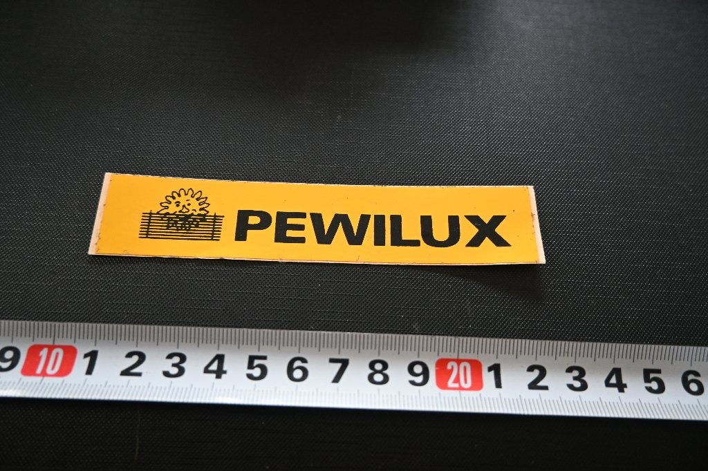 sticker PEWILUX, Ophalen of Verzenden, Zo goed als nieuw