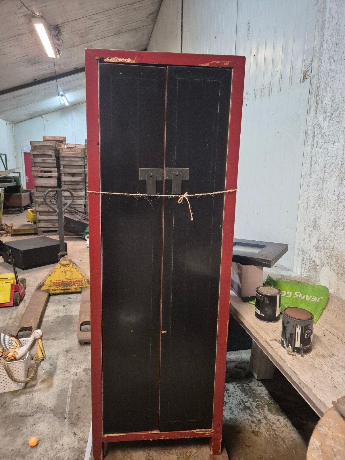 Vintage Chinese Kast Zwart Rood - 170x60x40 cm, Huis en Inrichting, Ophalen, Gebruikt