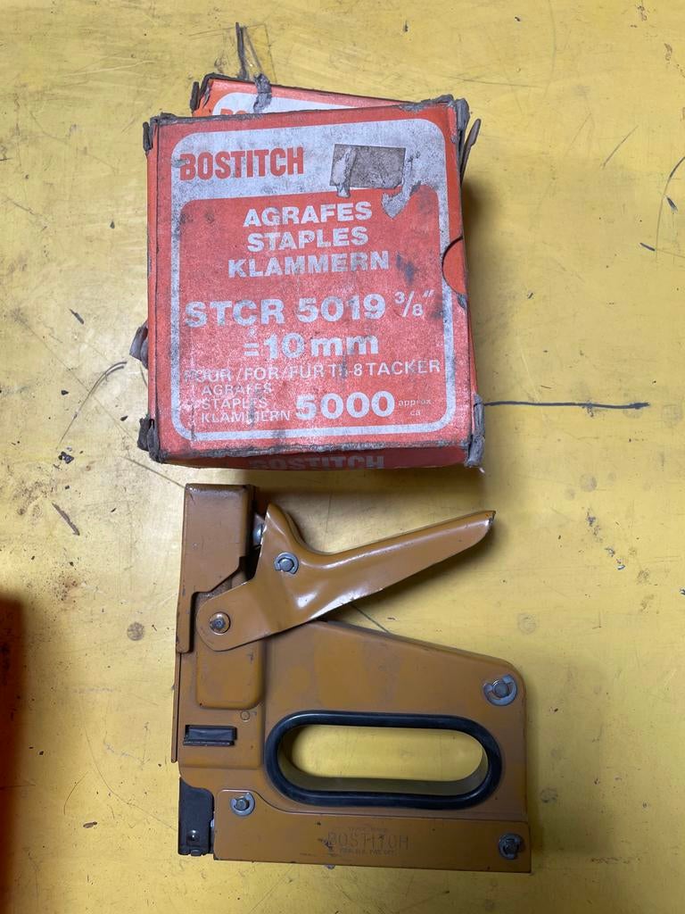 Bostitch nietmachine T5 met nietjes - Gebruikt, Doe-het-zelf en Verbouw, Gereedschap | Handgereedschap, Ophalen, Zo goed als nieuw