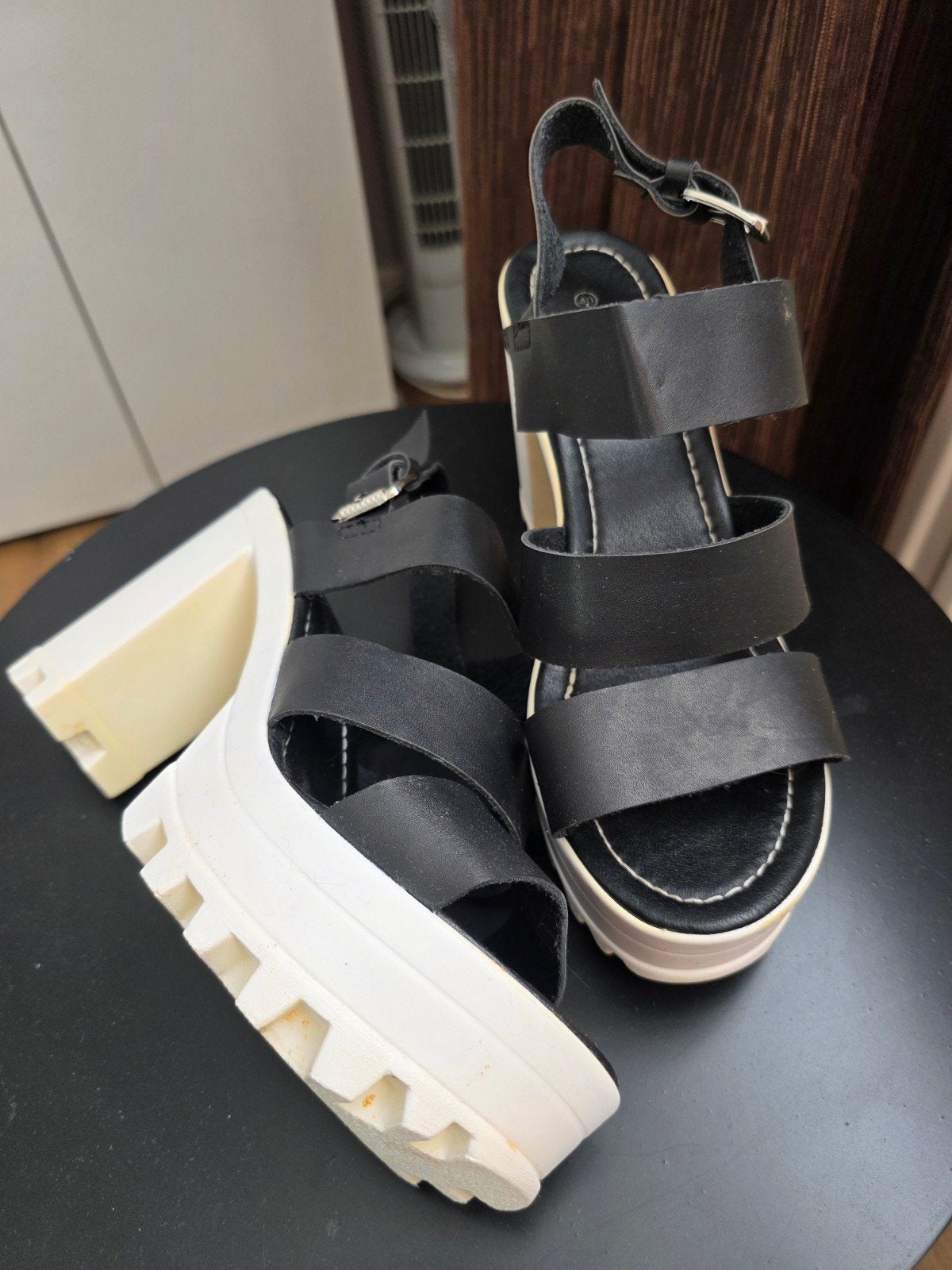 Stoere zwarte plateau sandalen met hoge hak!, Ophalen, Zo goed als nieuw, Zwart, Sandalen of Muiltjes