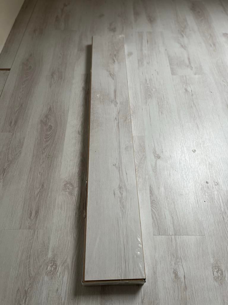 Nieuw pak laminaat eiken wit - Basic D 2951 PR / Oak White, Huis en Inrichting, Stoffering | Vloerbedekking, Nieuw, Laminaat, Wit