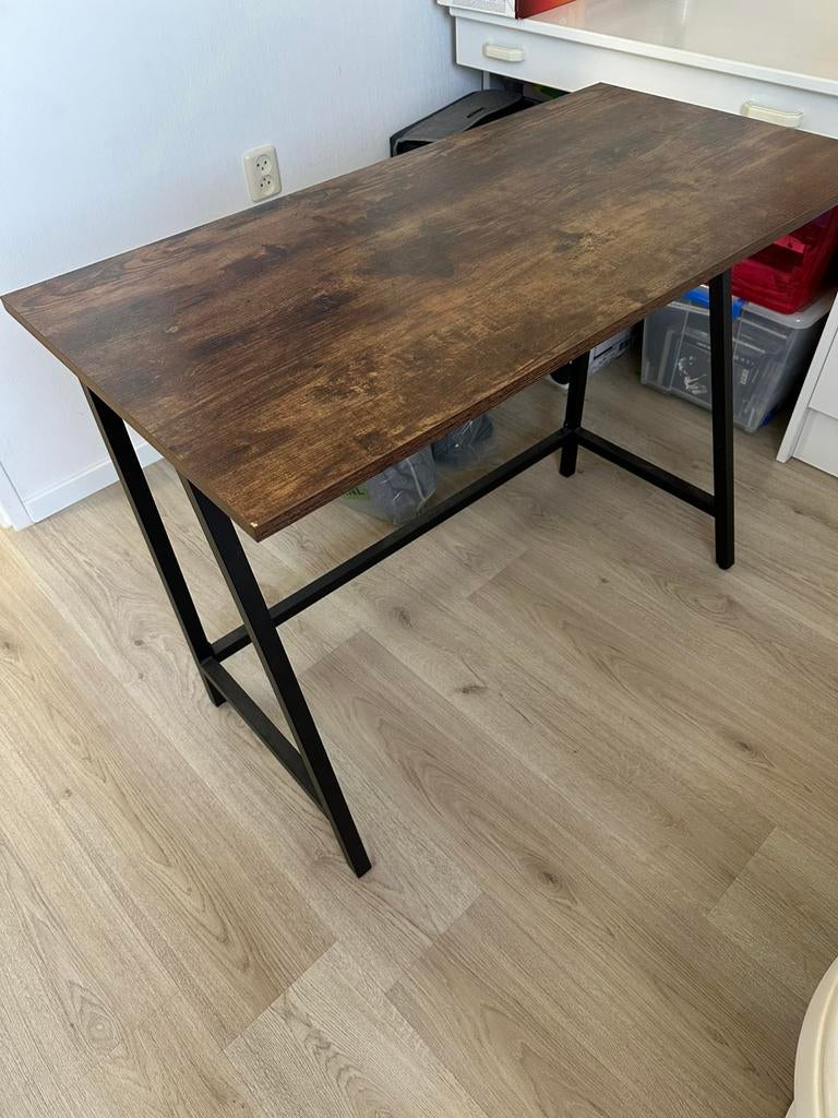 Bureau met stalen poten en houten blad, Huis en Inrichting, Bureaus, Ophalen, Overige typen, Gebruikt, 50 cm