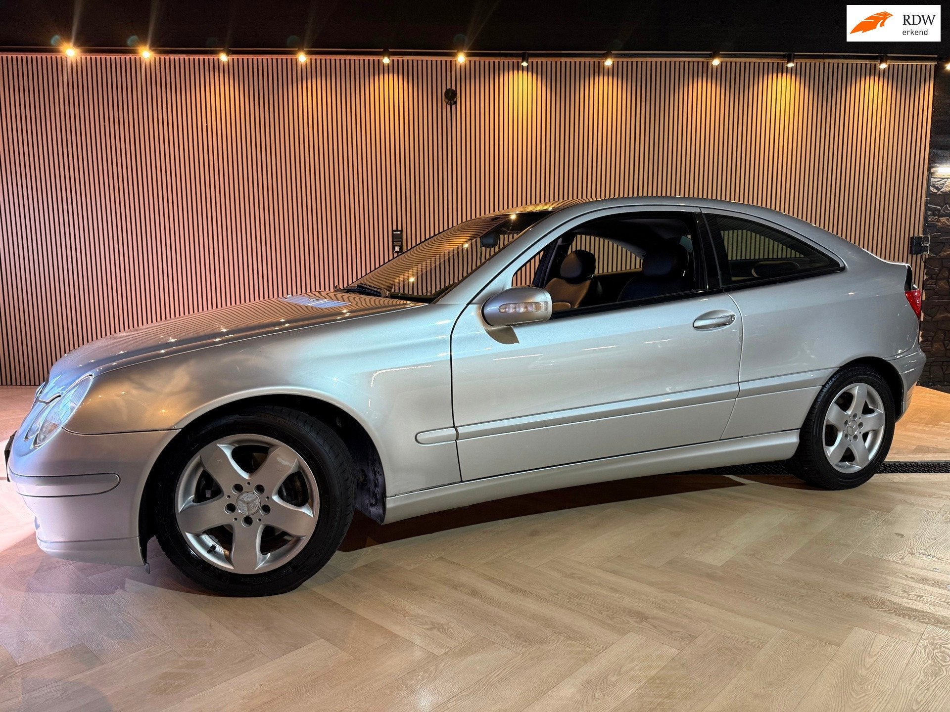 Mercedes-Benz C-klasse 180 K Automaat |Climate |Trekhaak | E, Auto's, Automaat, Achterwielaandrijving, Gebruikt, Zwart