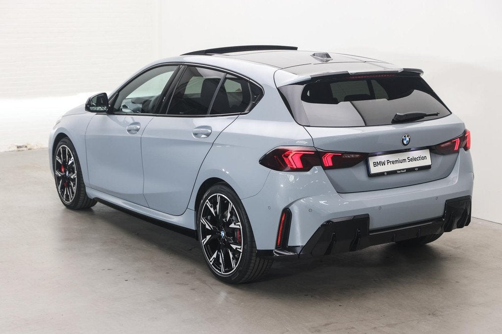 BMW 1 Serie 120 M Sport Automaat / Panoramadak / Sportstoele, Auto's, BMW, Met garantie (alle), Origineel Nederlands, Bedrijf
