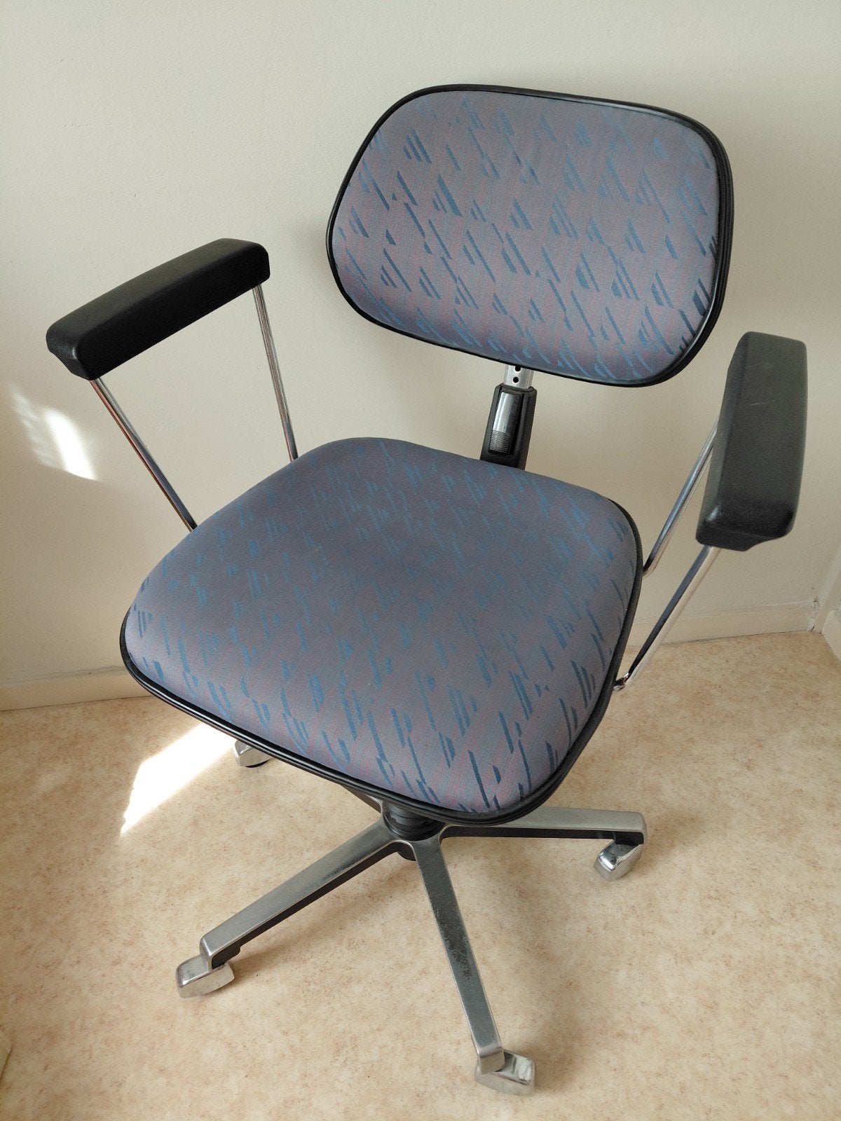 Bureaustoel met armleuningen en wielen - Grijs/Blauw, Ophalen, Gebruikt, Blauw