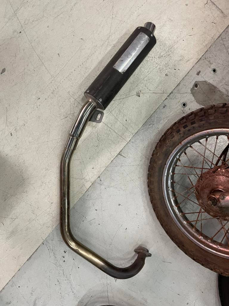 Over uitlaat honda ape50 /100 cb xz50, Ophalen of Verzenden, Uitlaat