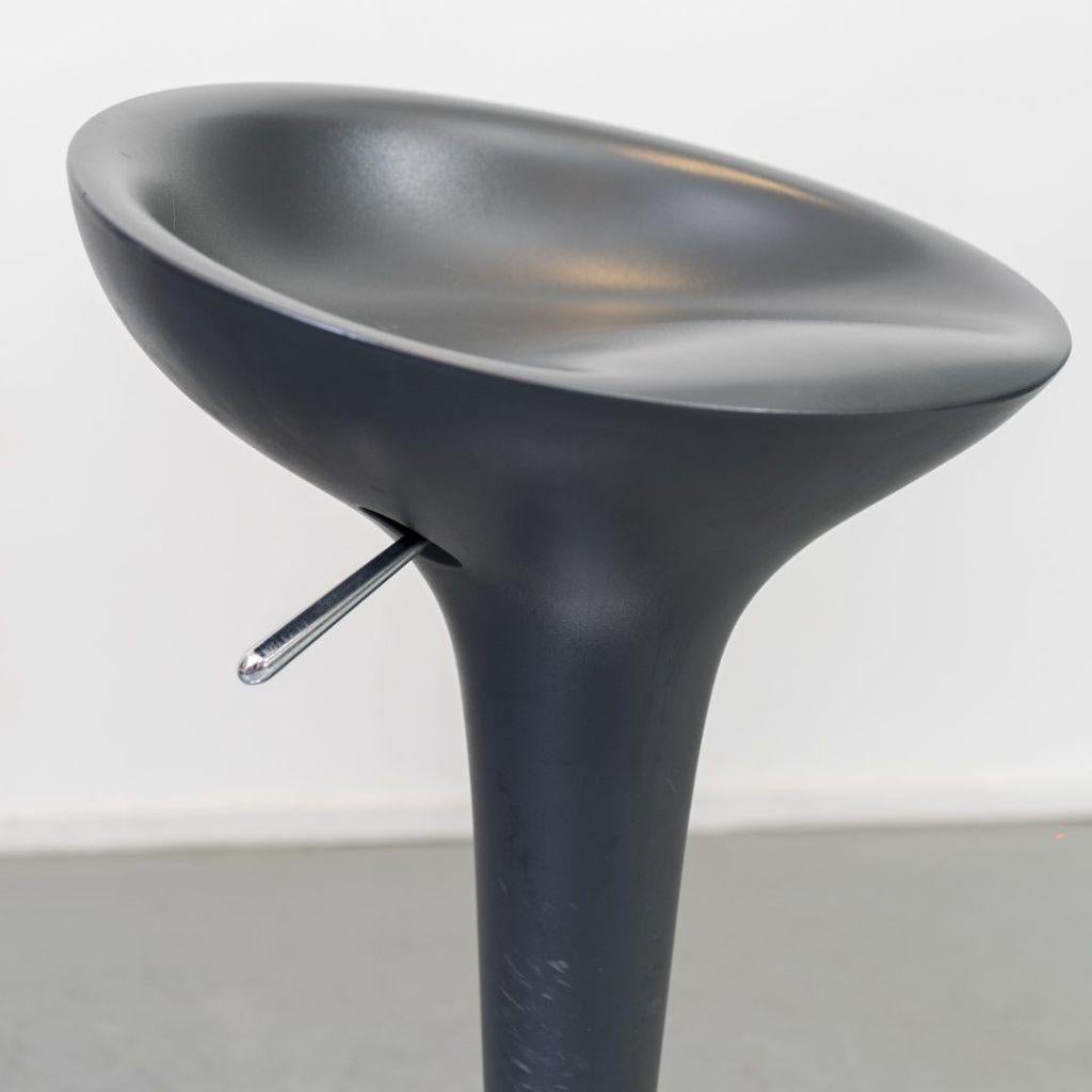 Magis Bombo barkrukken antraciet 4x, Huis en Inrichting, Barkrukken, Zo goed als nieuw, 60 tot 90 cm, Kunststof, 4 krukken, Draaibaar