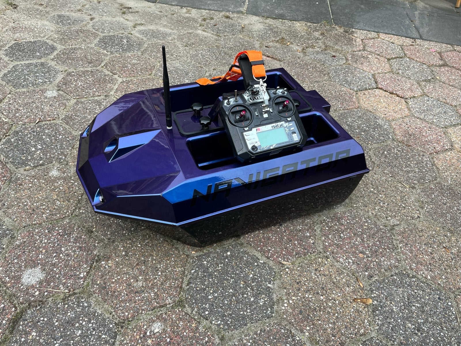 Navigatie Medium Pearl Voerboot met Raymarine Fishfinder, Ophalen of Verzenden, Zo goed als nieuw, Overige typen