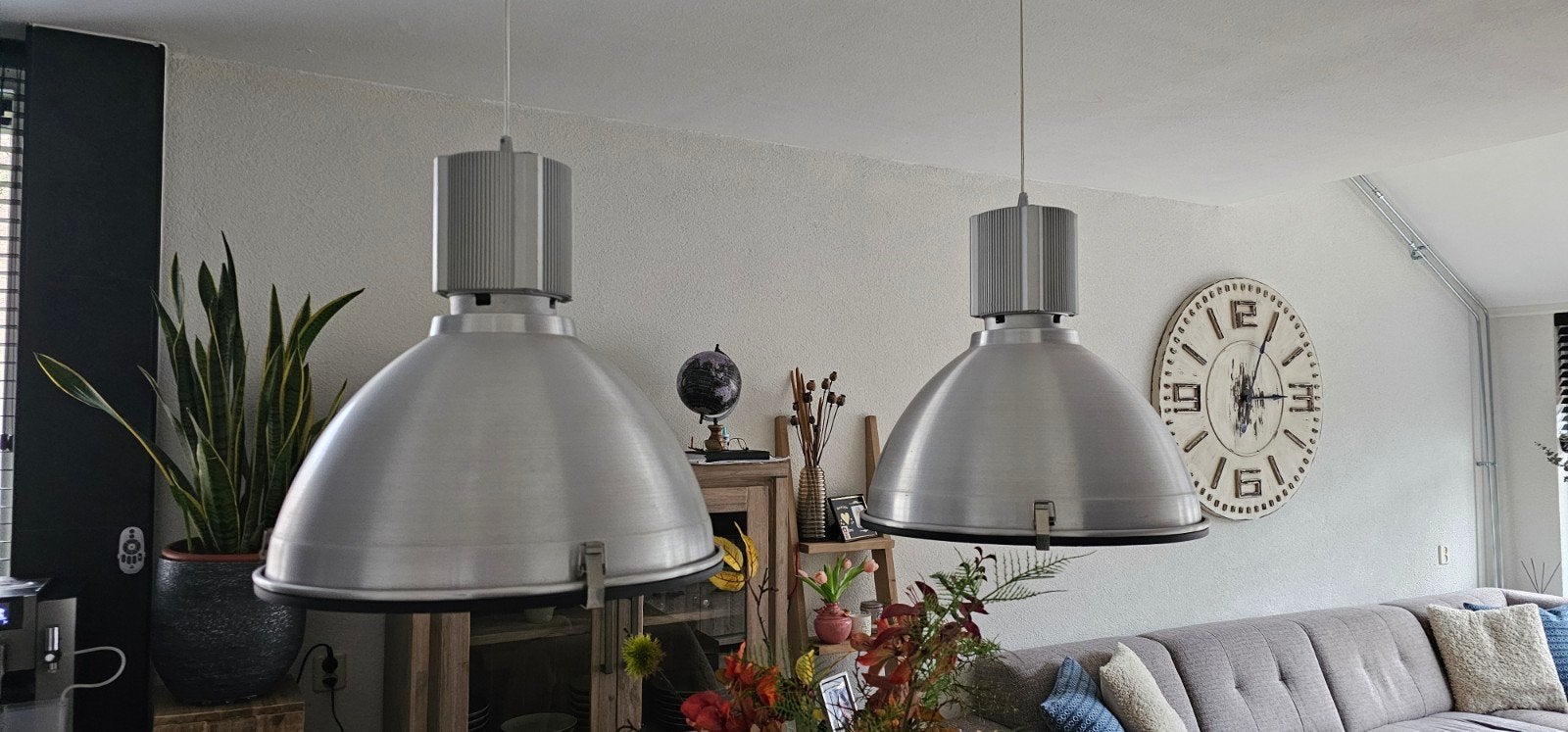 2 hanglampen aluminium, Huis en Inrichting, Lampen | Hanglampen, Zo goed als nieuw, Metaal, Moderne, E27 (groot)