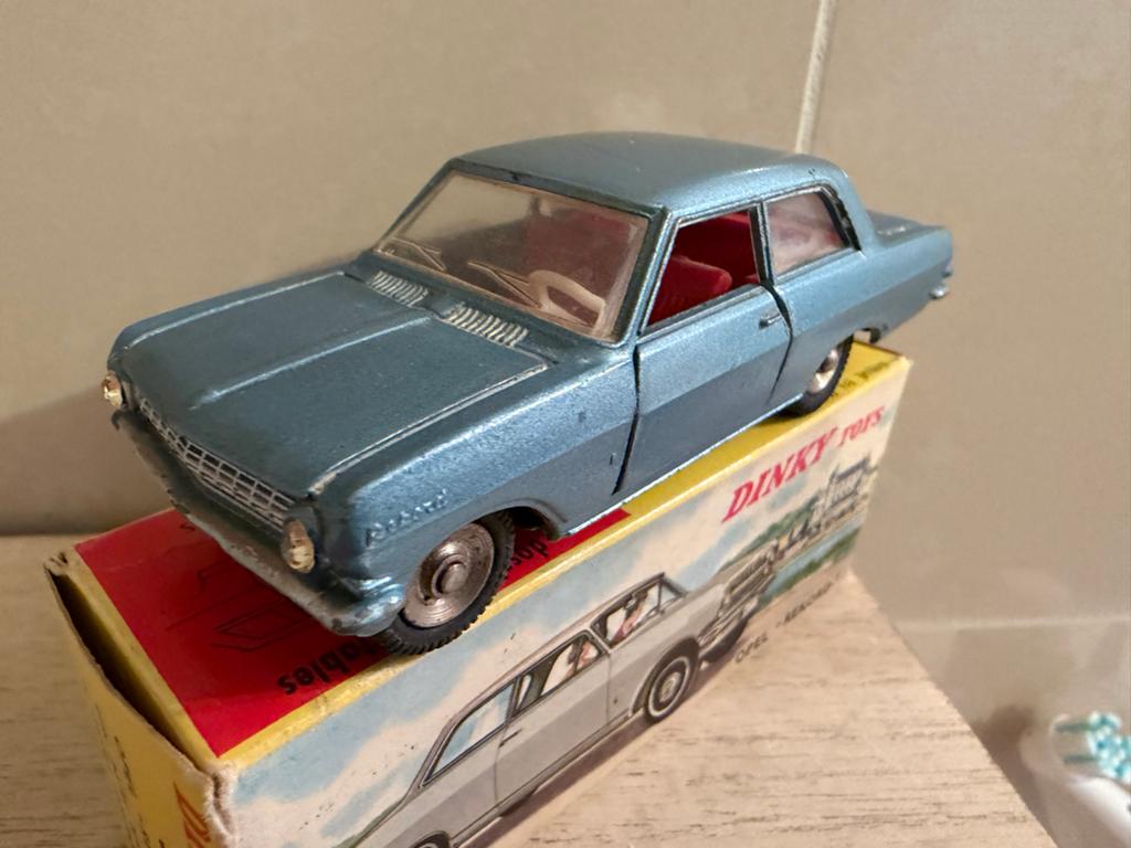 Dinky Toys Opel Rekord - Nieuw in Verpakking - Made in Franc, Hobby en Vrije tijd, Modelauto's | 1:43, Z, Nieuw, Dinky Toys, Ophalen of Verzenden