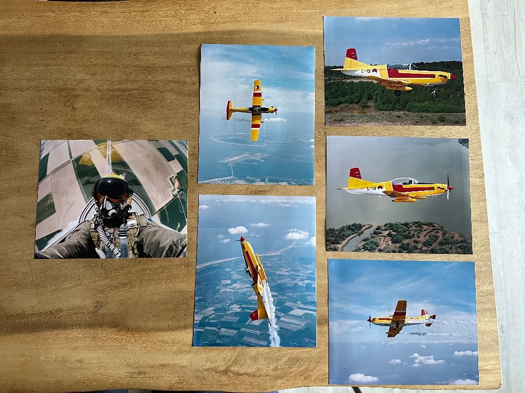 6 originele KLu Pilatus PC-7 luchtfoto’s 2002 – Fotovlucht, Ophalen of Verzenden, Zo goed als nieuw, Kaart, Foto of Prent