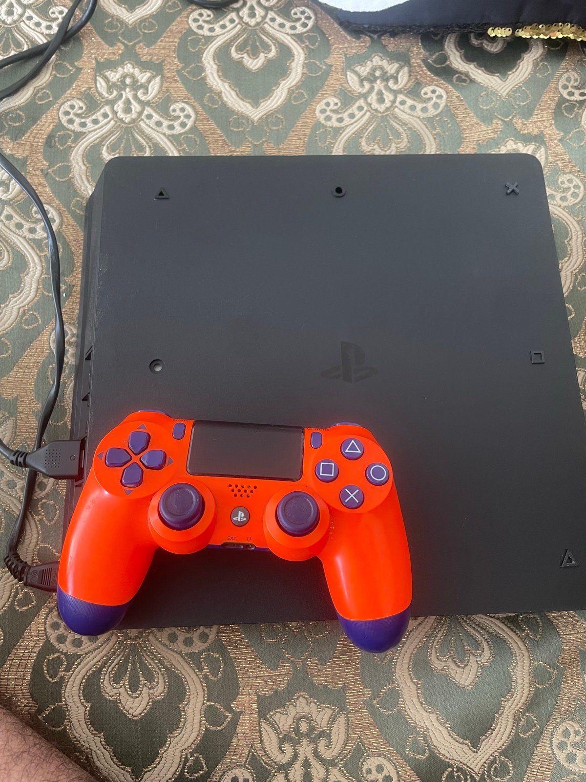 PS4 Slim met 1 custom controller - Netjes gebruikt, Spelcomputers en Games, Ophalen of Verzenden, Gebruikt, Met 1 controller, Slim