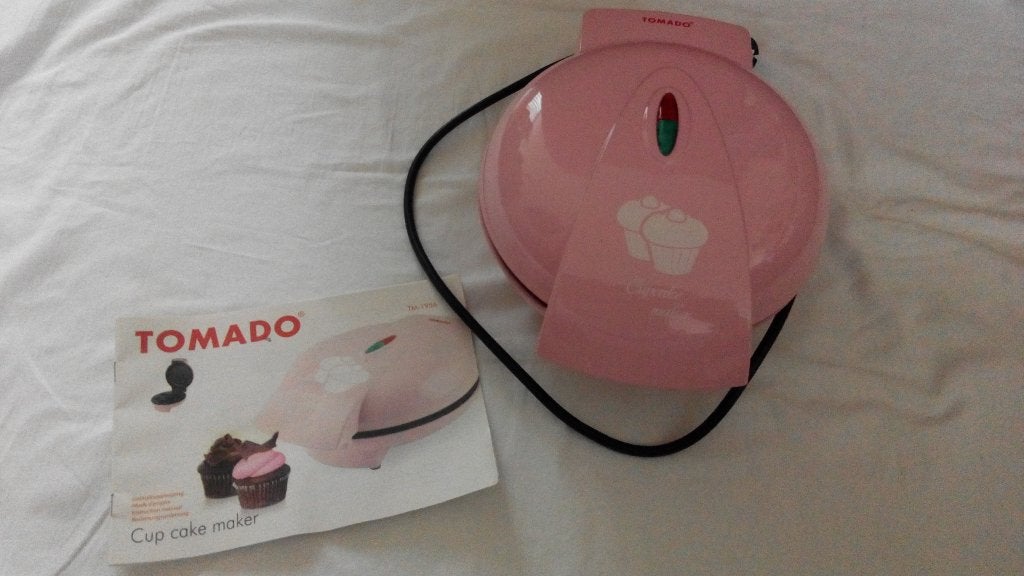 Roze cupcake maker van Tomado ZGAN, Ophalen of Verzenden, Zo goed als nieuw, Cupcakes, Bakvorm