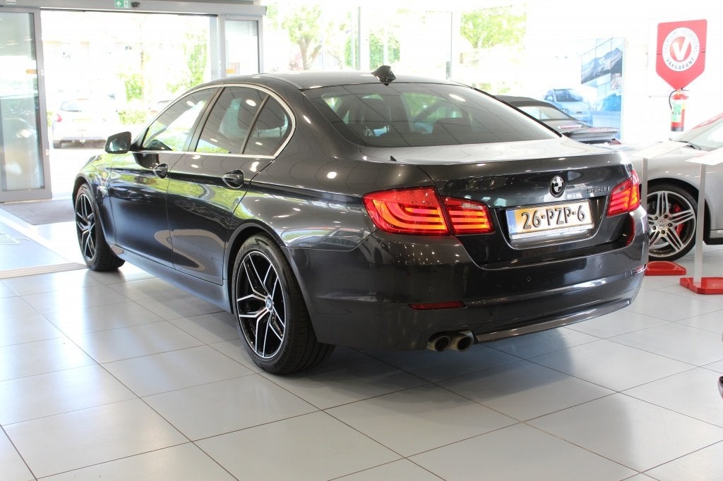 BMW 5 Serie 523i Executive/CRUISE CONTROL/NAVIGATIE/PDC, Gebruikt, Zwart, 2000 kg, 2996 cc
