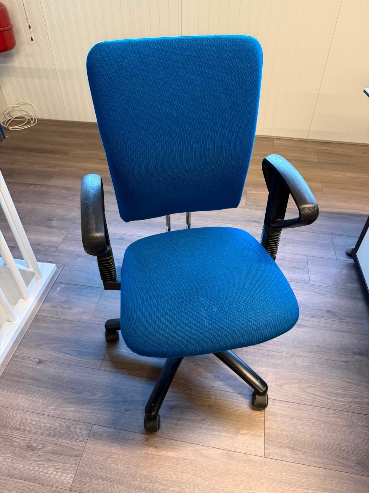 Blauwe bureaustoel met armleuningen, Werkplek, Ophalen, Gebruikt, Stoel
