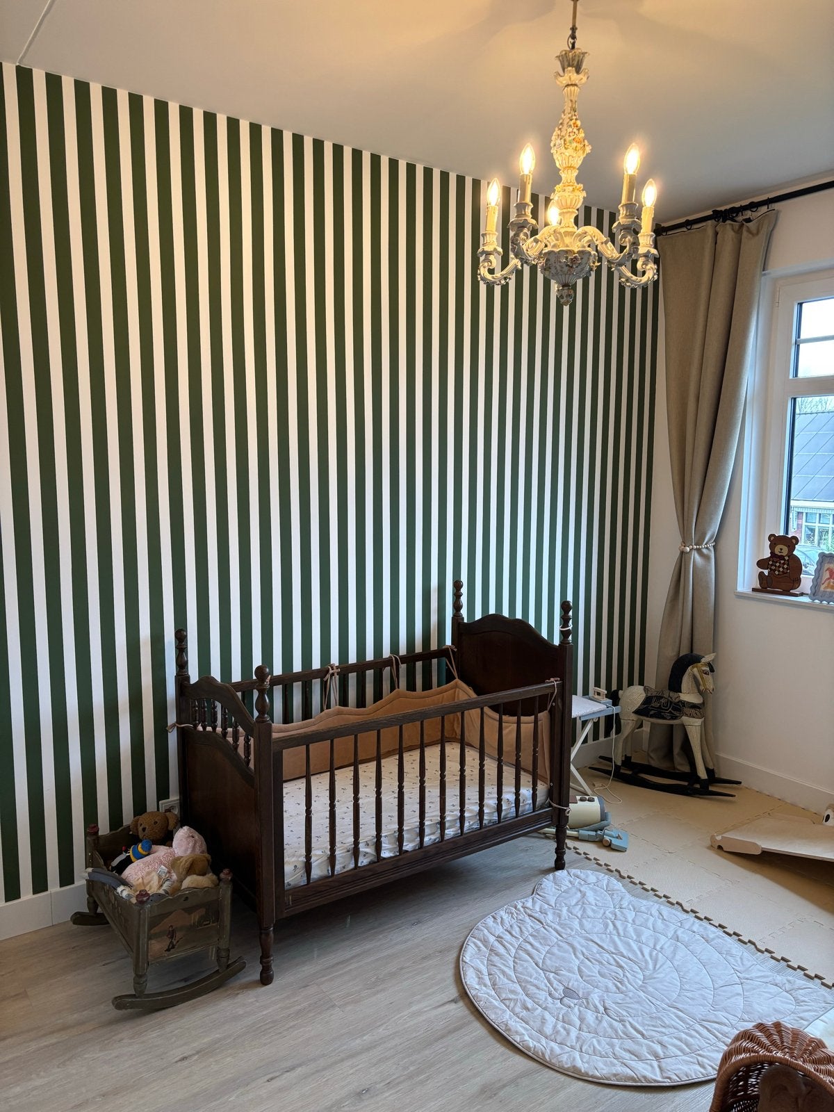 Antiek houten babybedje - Klassiek en charmant, Ophalen, Gebruikt, Bruin, 190 cm of minder