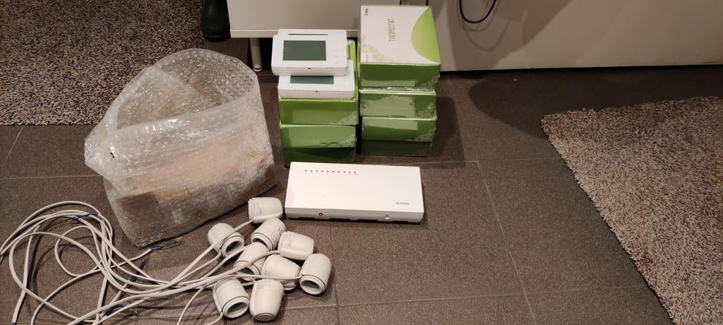 Vloerverwarming zoneregeling met thermostaten en knoppen, Ophalen of Verzenden, Nieuw