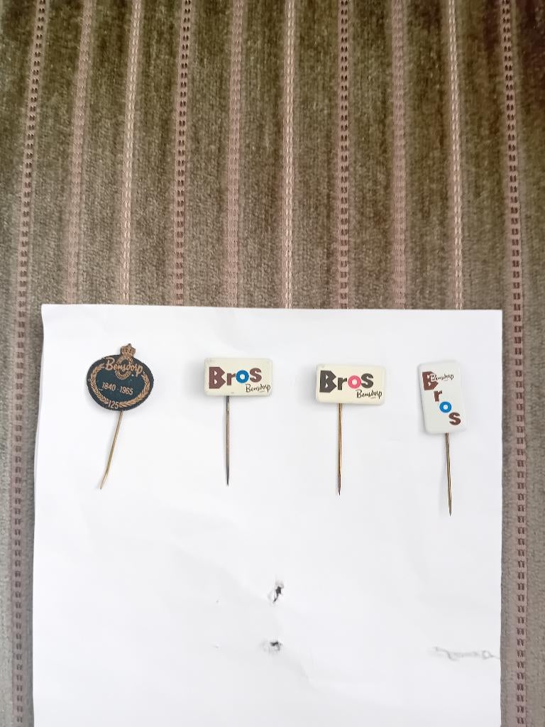 4 pins - BROS Bensdorp, Verzamelen, Speldjes, Pins en Buttons, Ophalen of Verzenden, Zo goed als nieuw, Merk, Speldje of Pin