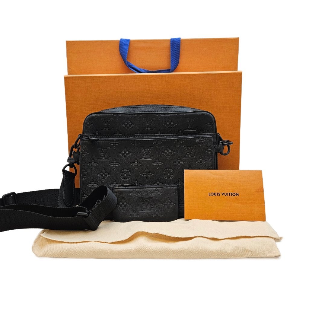 Louis Vuitton Trio Messenger Monogram Shadow Noir - ZGAN, Louis Vuitton, Zo goed als nieuw, Support@louisvuitton.com, 2 Rue du Pont Neuf
75001 Paris
France
