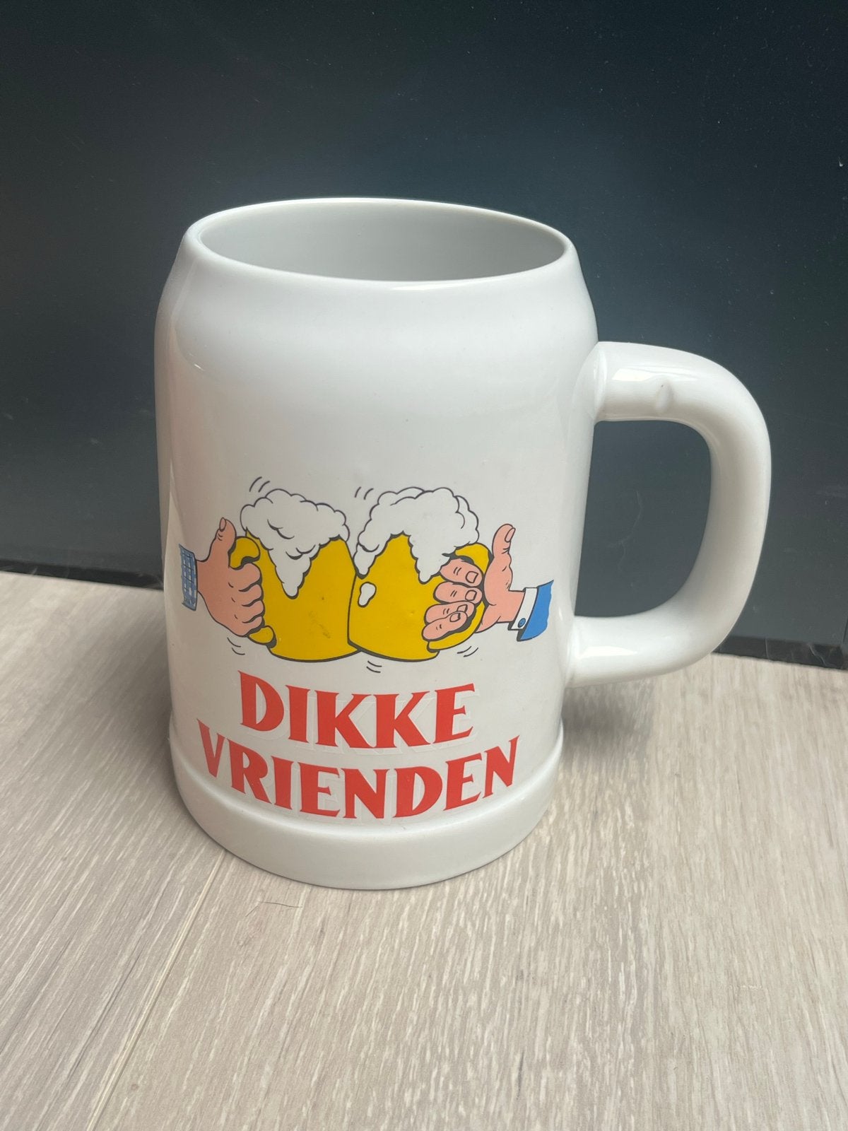 Bierpul "Dikke Vrienden", Overige typen, Ophalen of Verzenden, Zo goed als nieuw, Steen/keramiek