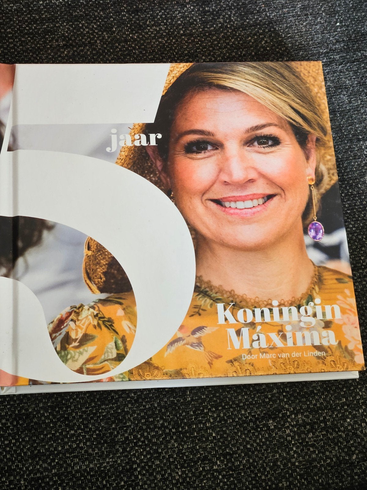 Boek: 50 jaar koningin maxima - marc van der linden, Ophalen of Verzenden, Nieuw, Tijdschrift of Boek