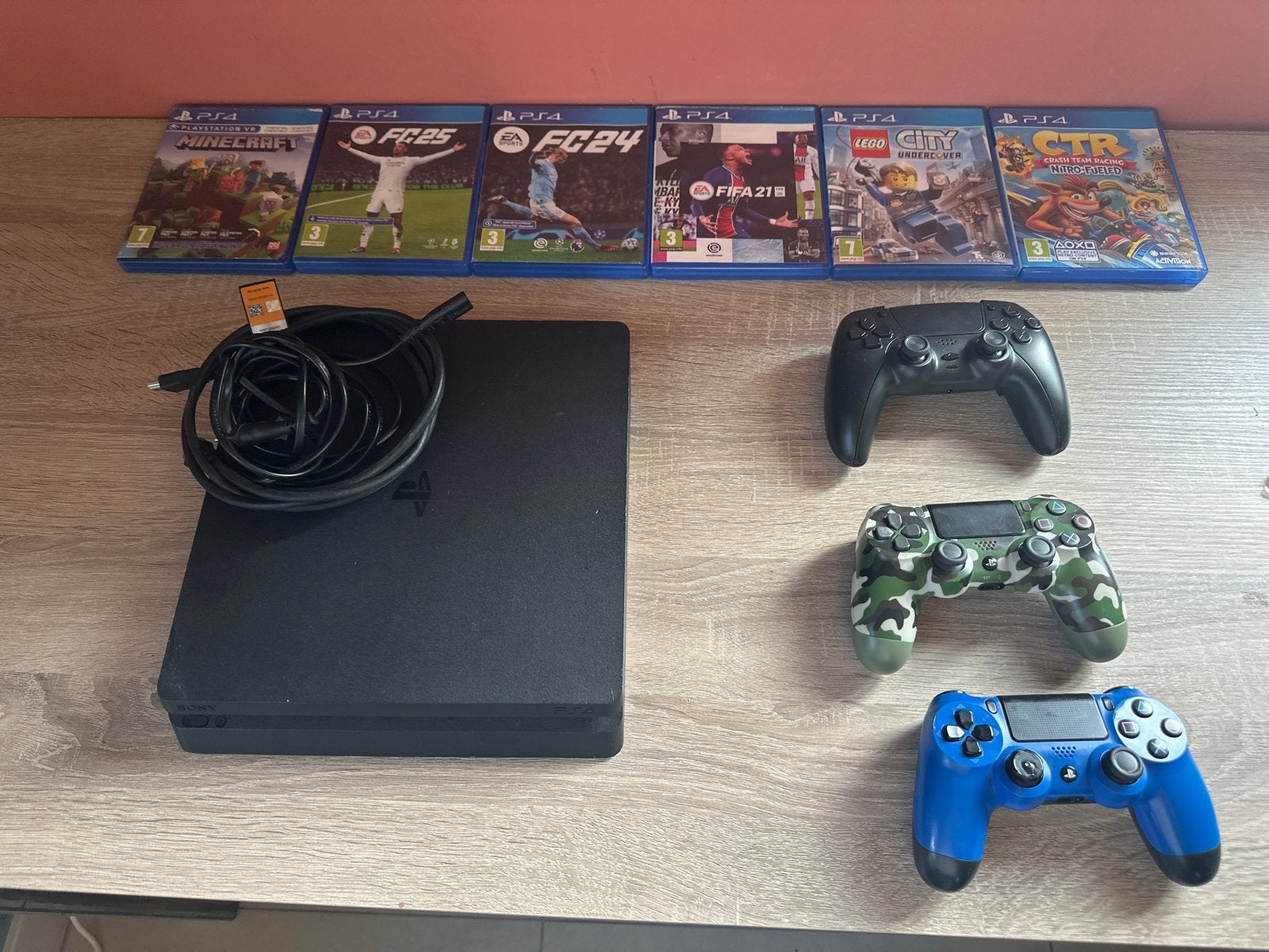 PS4 Slim met 3 controllers en 6 spellen, Spelcomputers en Games, Gebruikt, Overige genres, Virtual Reality, Eén computer
