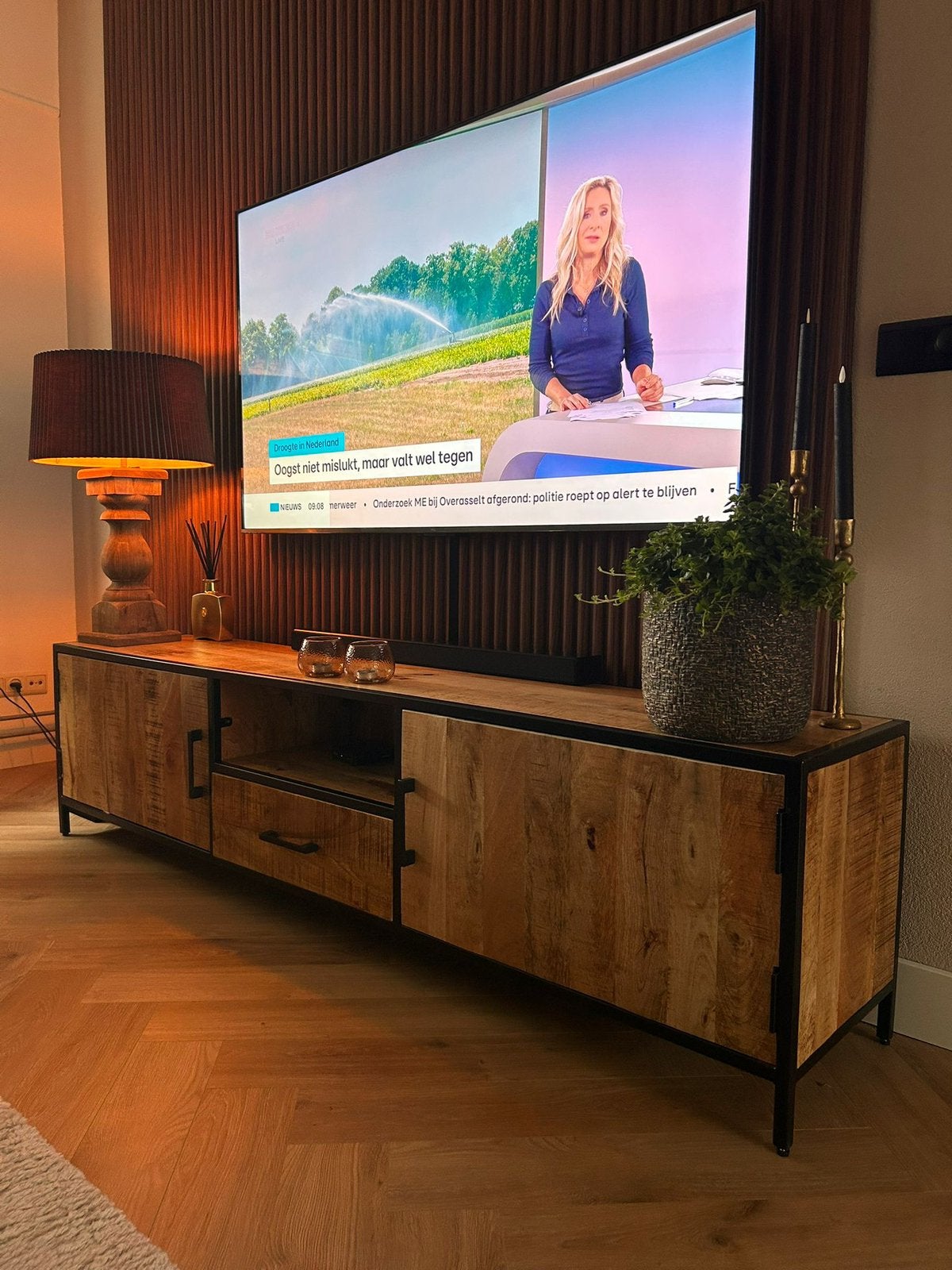 Mangohouten tv meubel tv dressoir, Huis en Inrichting, Kasten | Televisiemeubels, Ophalen, 150 tot 200 cm, Zo goed als nieuw, Minder dan 100 cm