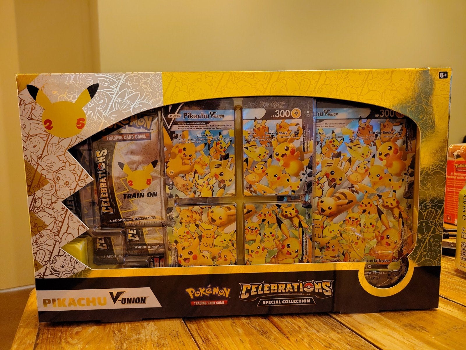 Pokémon Celebrations Special Collection: Pikachu V-UNION, Ophalen of Verzenden, Nieuw