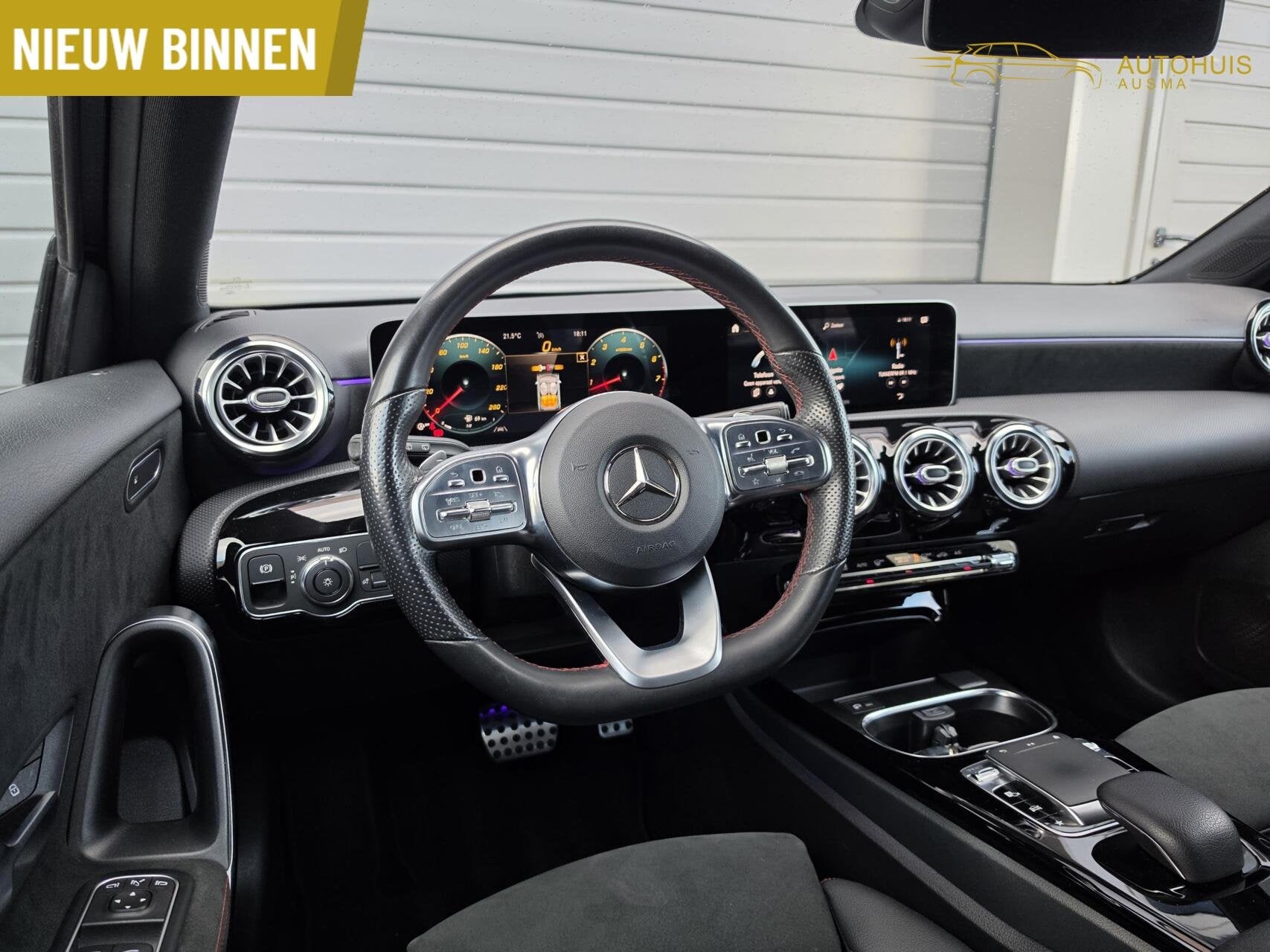 Mercedes A-klasse 250 AMG Line 225PK/Sfeer/Kuip/Alcantara/Le, Auto's, Automatische klimaatregeling, 15 km/l, Gebruikt, Zwart