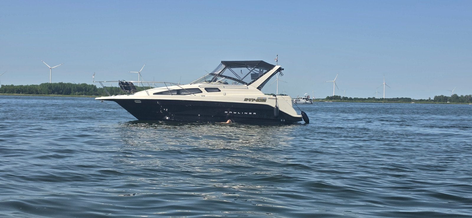 Bayliner 2855 met nieuwe 5.7L EFI motor en boegschroef, Benzine, Kajuitboot, Walstroom, Ophalen of Verzenden