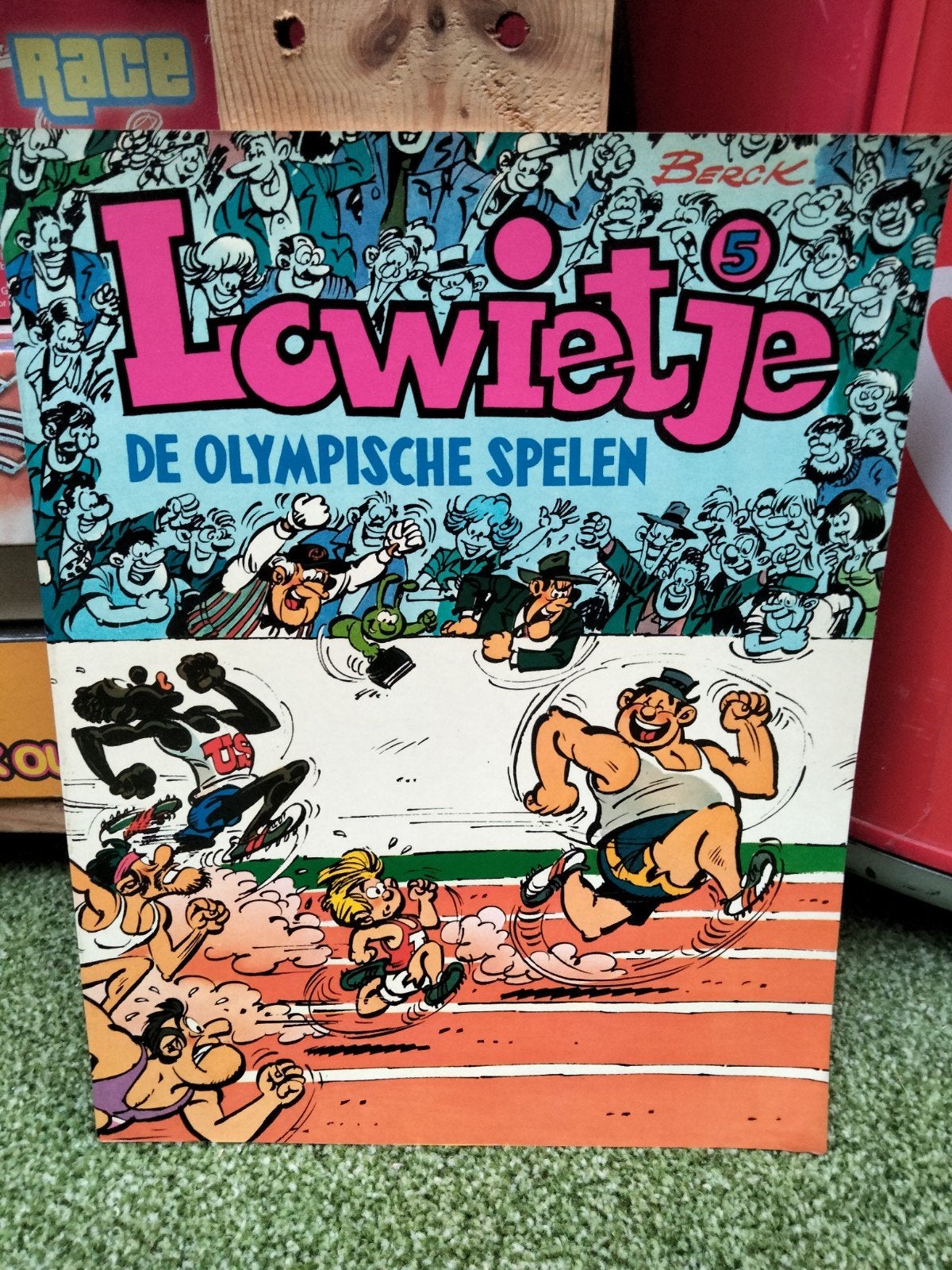 Lowietje de Olympische spelen, Eén stripboek, Ophalen of Verzenden, Gelezen