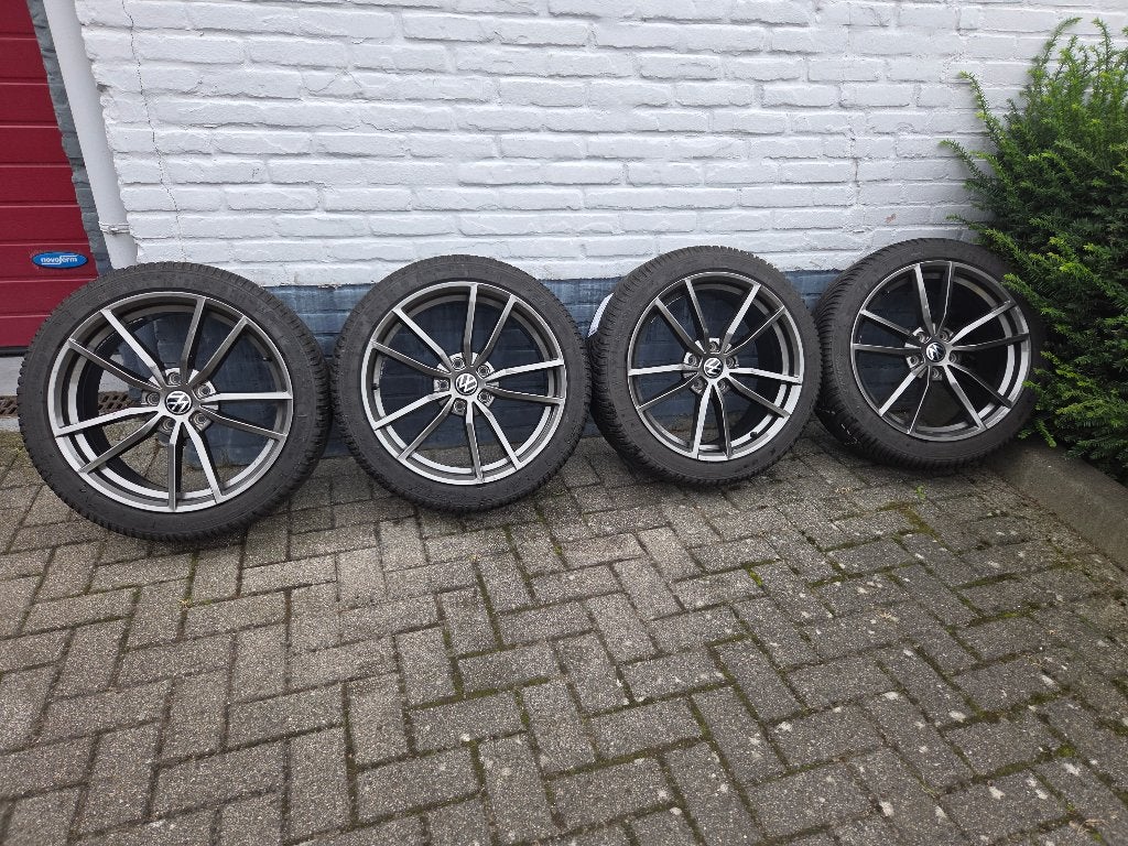 18 inch Pretoria Antrachite winterset 225/40R18 Golf / Caddy, 18 inch, Gebruikt, Banden en Velgen, Kleber