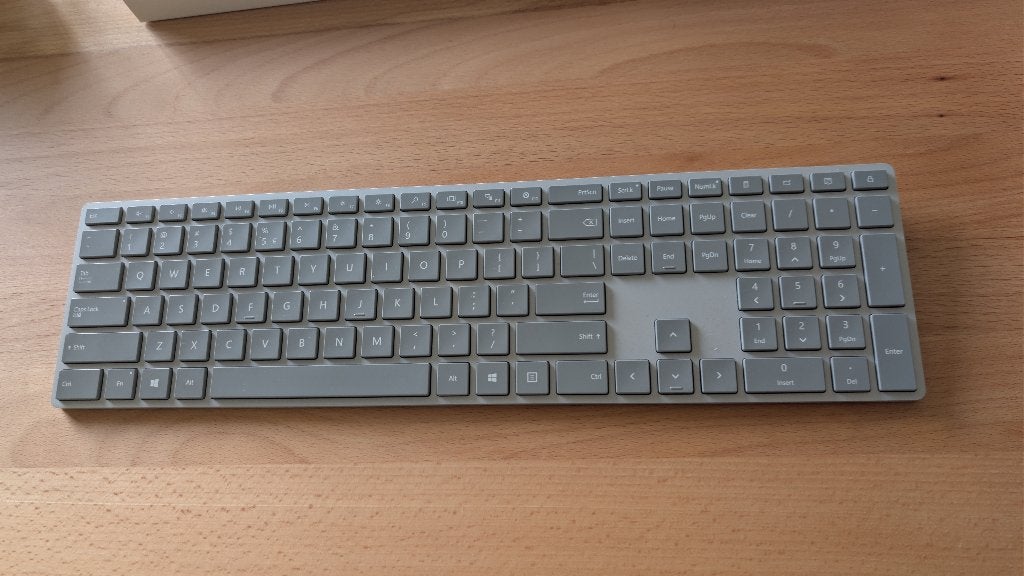 Microsoft Surface Keyboard, Computers en Software, Ophalen of Verzenden, Zo goed als nieuw, Draadloos, Qwerty