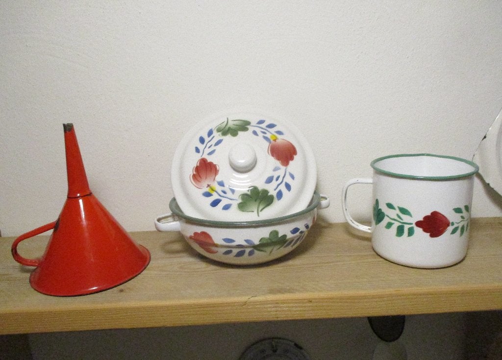 emaille brabants bont maatbeker en dek schaaltje, Ophalen of Verzenden