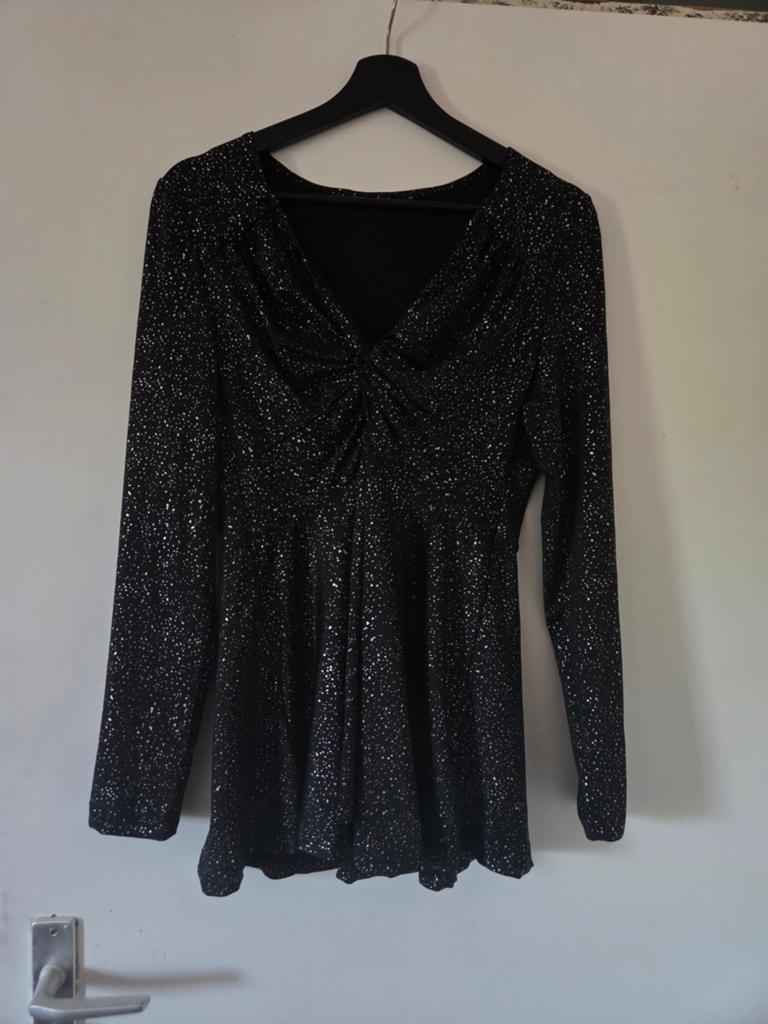 Leuk glittershirt met knoopdetail, Zwart, Maat 42/44 (L), Ophalen of Verzenden, Lange mouw