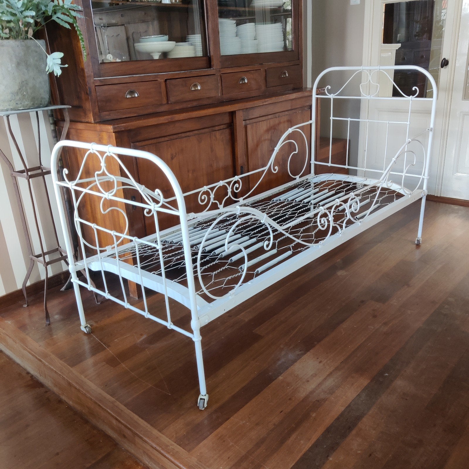 Antiek spijlenbed, brocante, van wit metaal, Ophalen, Gebruikt, Antiek, prinsessen bed, Eenpersoons