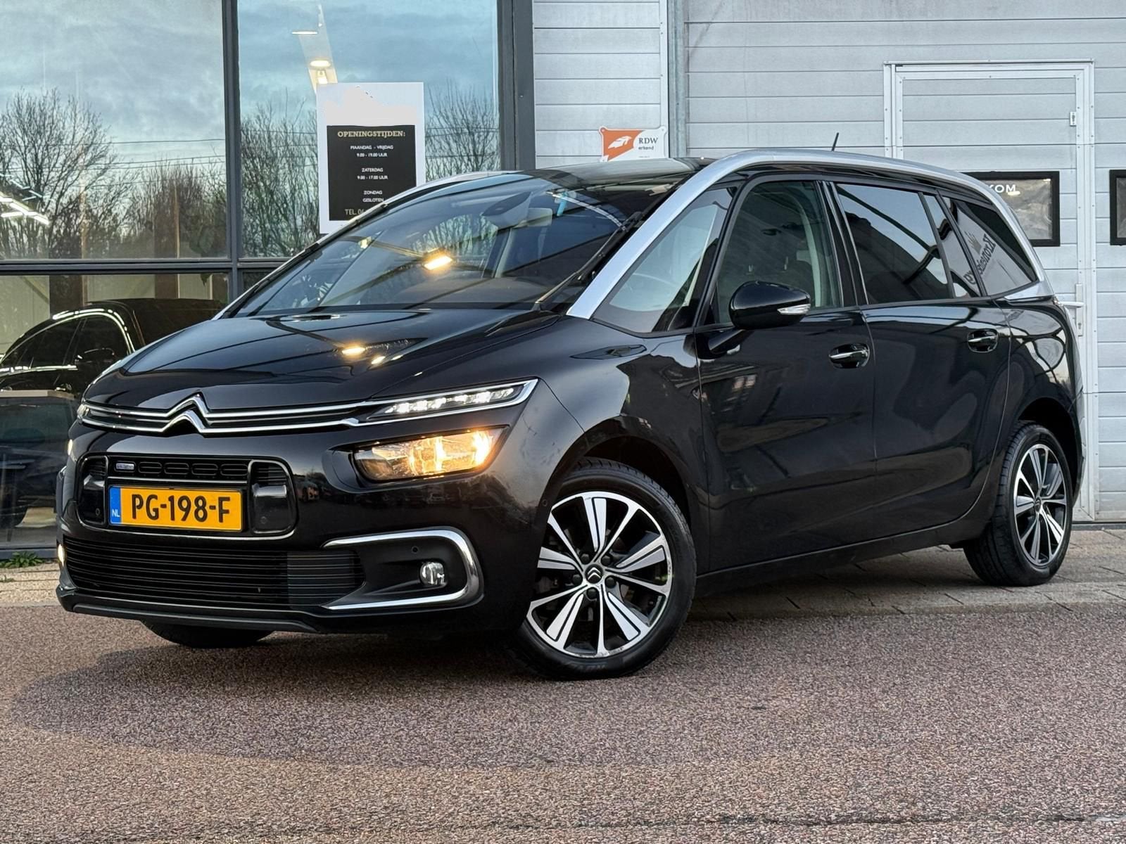 CITROËN C4 | AUTOMAAT | AIRCO | 7-PERS | STOEL VERW | CRUISE, 1350 kg, Zwart, 1199 cc, 7 stoelen