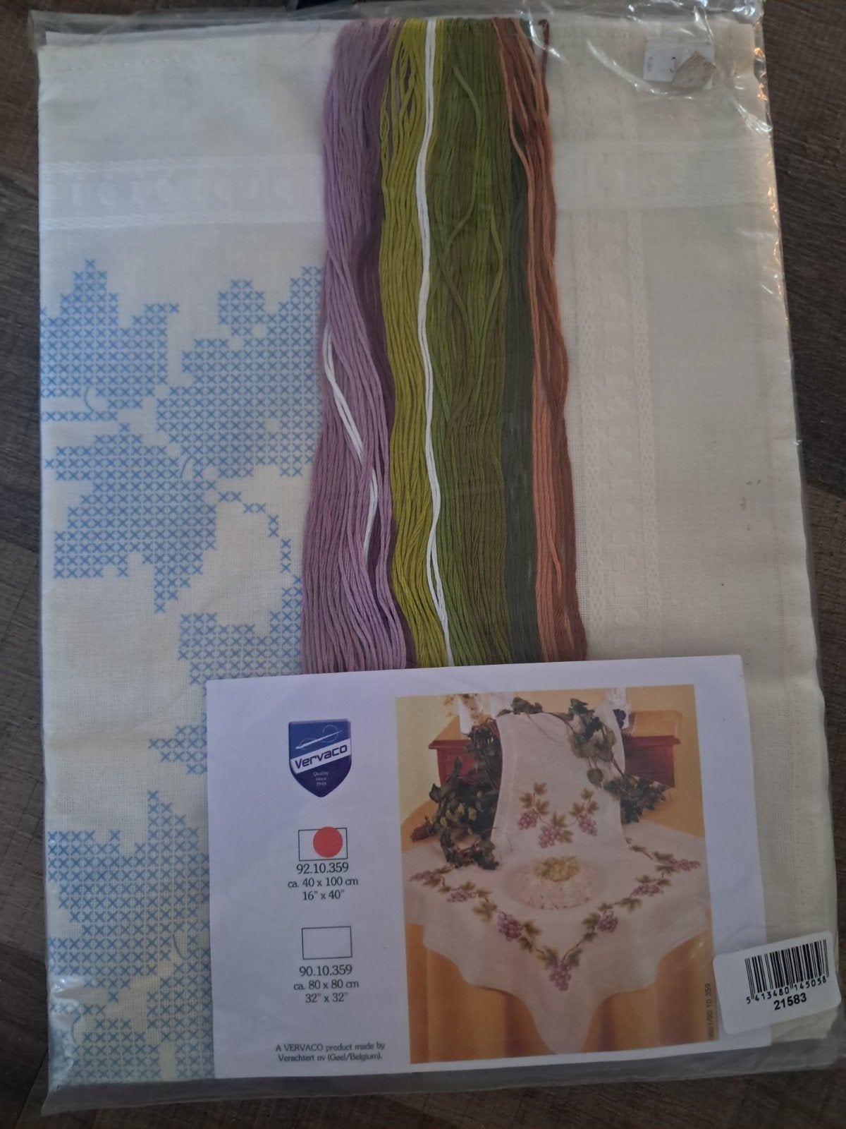 Vervaco Borduurpakket - Tafelkleed met bloemenpatroon, Ophalen of Verzenden, Nieuw, Handborduren, Borduurpakket