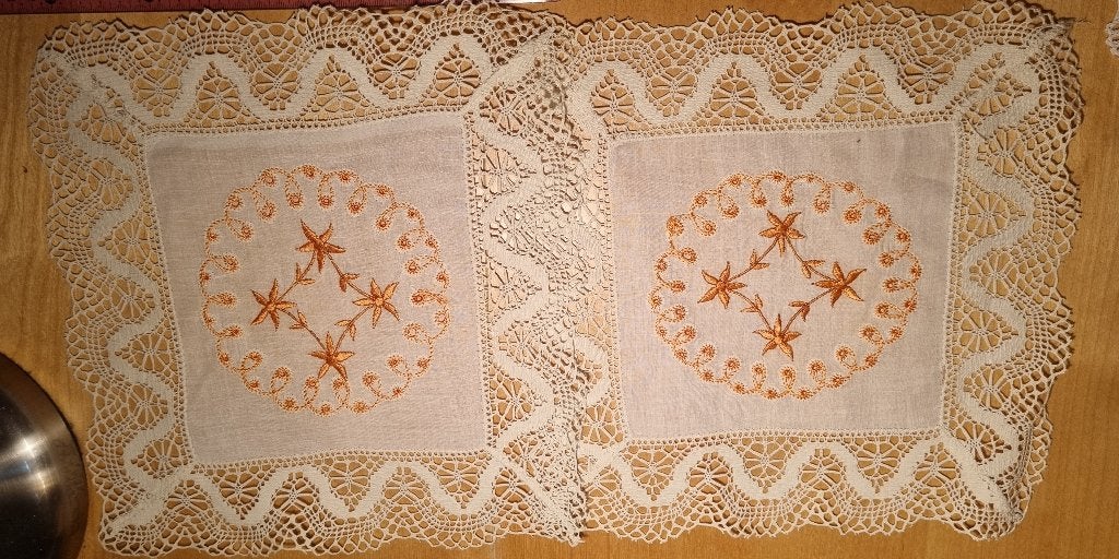 gehaakte en geborduurde kanten kleedjes, Antiek en Kunst, Textiel, Overige typen, Ophalen of Verzenden, 25 cm