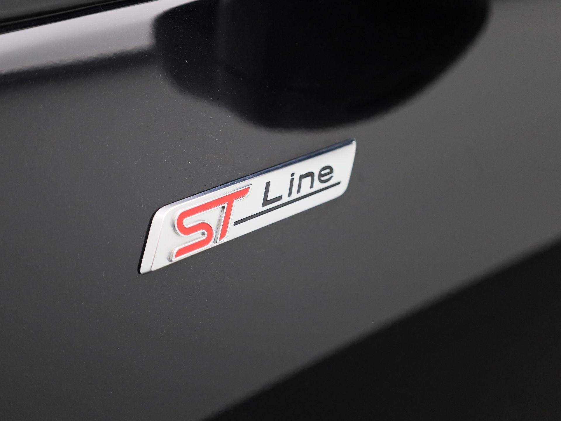 Foto 16 van Ford Kuga 2.5 PHEV ST-Line | Automaat | Verwarmde Voorstoele